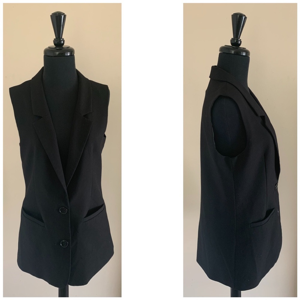Sleeveless long blazer